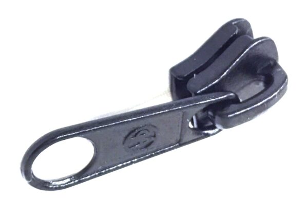 #8 Molded Zipper Single Pull Non-Locking
